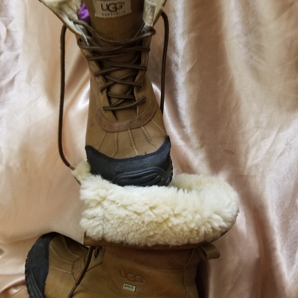 Orginal woman Huggs boots